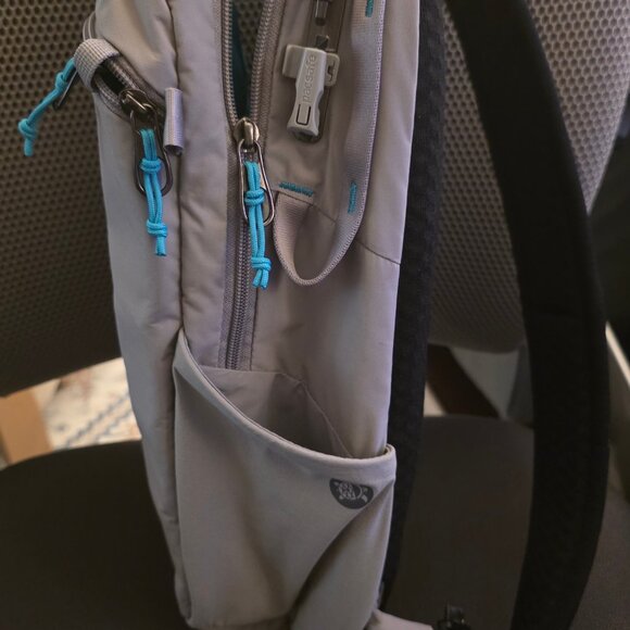 Pacsafe Eco Anti-Theft Sling 12L - Picture 2 of 6